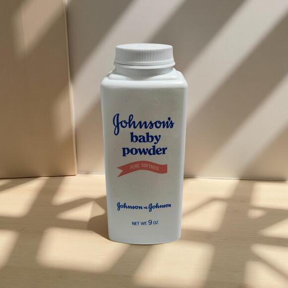 VTG 1991 Johnson's Baby Powder Pure Softness 9 oz – Talc Formula USA Made UNUSED - Picture 1 of 4